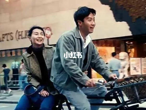 甜蜜蜜演员与自然美景的邂逅，寻找内心平和之旅