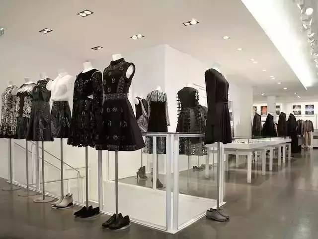 探秘小巷特色小店，最新套装抽奖活动开启